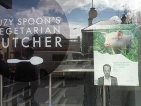 2014-09-04-135201 Suzy Spoon's, Hugo Weaving, clouds (c) Jason Grossman.jpg